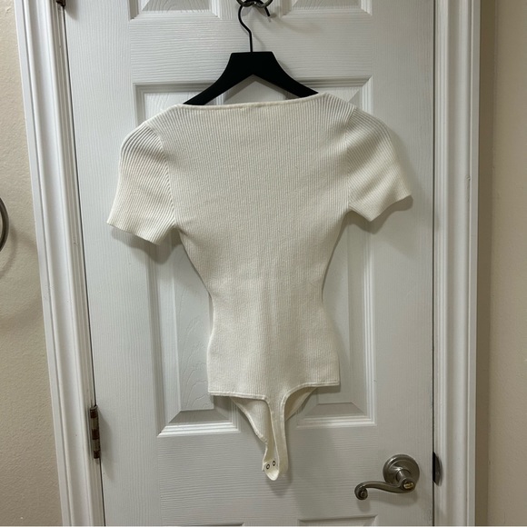 cream short sleeve bodysuit - Picture 3 of 3